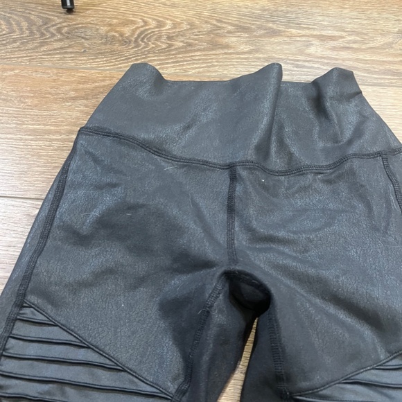 Alo Yoga High-Waist Moto Leggings Black Size Small Textured Athletic Athleisure - Picture 6 of 14